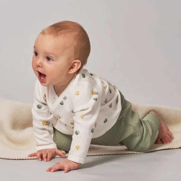 Sense Organics sense-organics Baby Wickelshirt, Modell VICTORIA, Weiß mit bäumen, – Produktbild 2 von 4