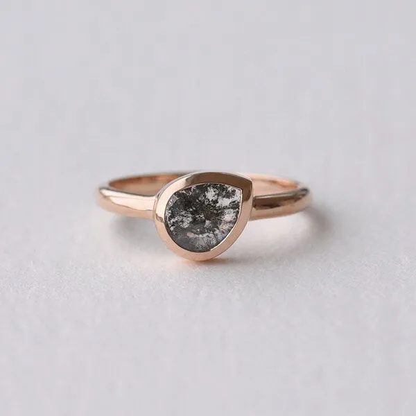 Eppi Eppi Goldener Ring mit Salt´n´Pepper Pear-Diamant Luna, Gelb, – Produktbild 2 von 4