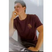 Kultgut Kultgut Biofair- Artdesign Klassik Shirt / Little Tree in Woodoptik, Burgund, – Produktbild 1 von 1