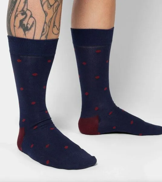 DillySocks DillySocks Socken Sparse Red Dots aus Biobaumwoll-Mix, Blau, – Produktbild 2 von 3