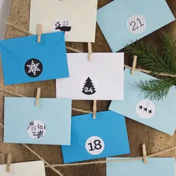 Bow & Hummingbird Bow & Hummingbird Adventskalender Eisblau – Produktbild 1 von 1