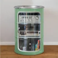 Lockengelöt Lockengelöt HiFi Vitrine aus einem Hamburger Ölfass, Resedagrün (gepulvert), – Produktbild 2 von 3