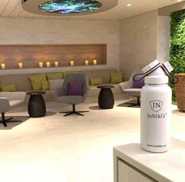 JN JuNiki's JN JuNiki's Exklusive JuNiki´s Trinkflasche XL aus Edelstahl Vakuum-isoliert 1L/32oz – limitierte Sonderedition „White Angel“ – Produktbild 2 von 4