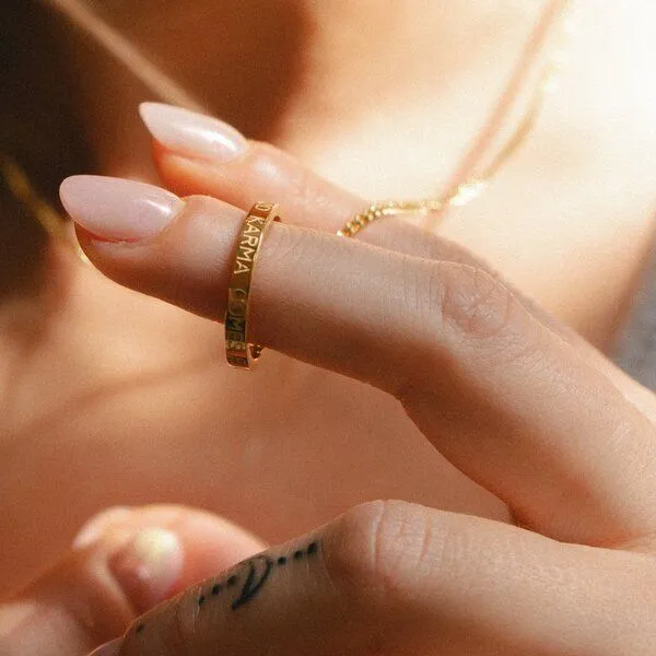Divasya Divasya Vergoldete Kette mit Ring | Good Karma comes back – Produktbild 4 von 4