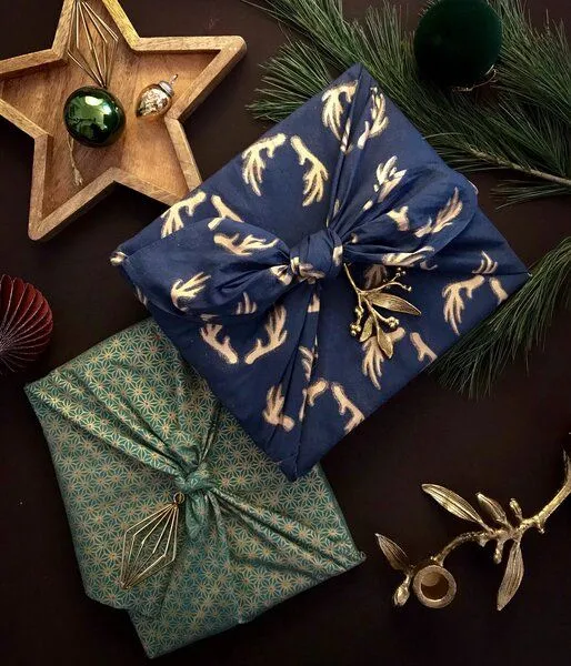 FabRap Gift Wrap FabRap Gift Wrap Wiederverwendbare Geschenkverpackung Furoshiki 9er-Set, Jade & midnight reindeers, – Produktbild 3 von 4
