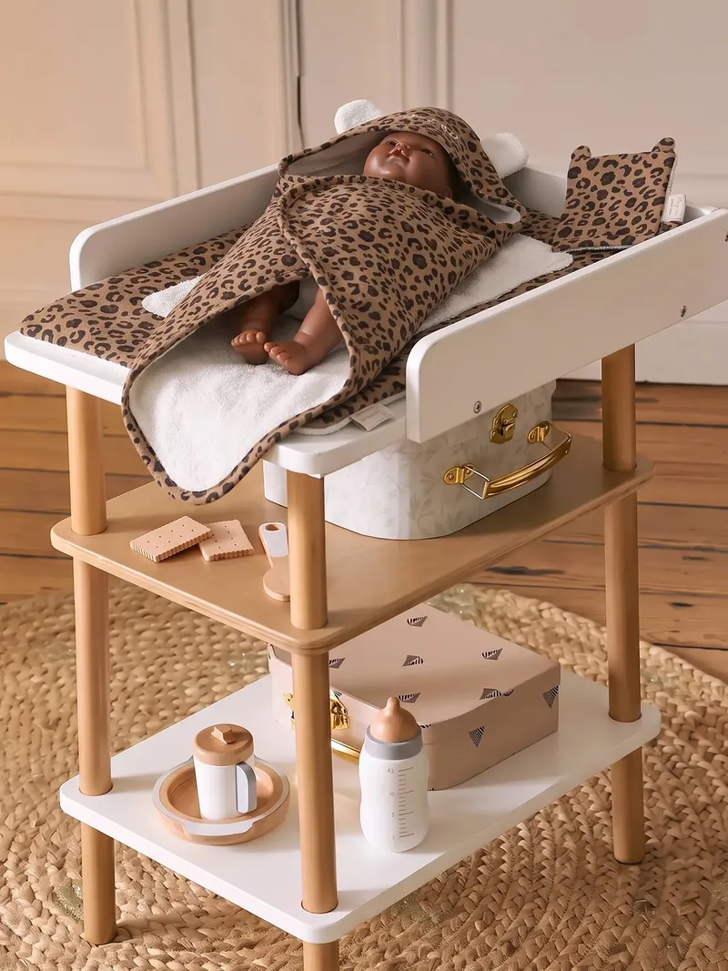 Vertbaudet Puppen-Badecape mit Zubehör VERTBAUDET x ENVIE DE FRAISE Leo-Capsule personalisierbar, Braun, – Produktbild 4 von 4