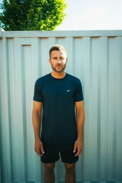 DIRTS dirts Statement Athletic T-Shirt, Navy, – Produktbild 2 von 4