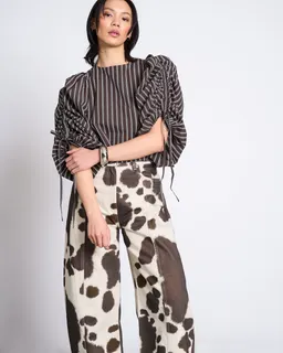 JAN N JUNE JAN N JUNE Damen vegan Bluse Mit Puffärmeln Nibs Schlammfarben Gestreift – Produktbild 1 von 1