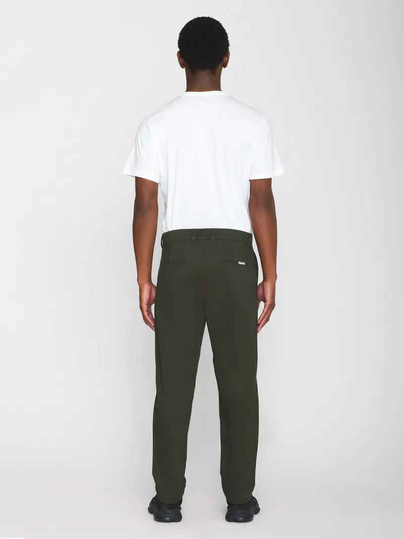 KnowledgeCotton Apparel KnowledgeCotton Apparel Herren vegan Chino-Hose Chuck Regular Twill Forrest Nachtgrün, Dunkelgrün, – Produktbild 1 von 4