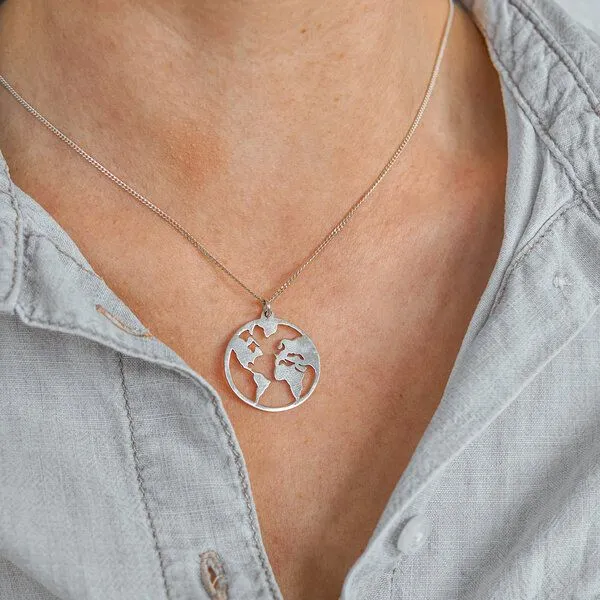 pakilia pakilia Silber Kette Weltkarte Fair-Trade und handmade – Produktbild 4 von 4