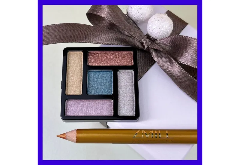 ZMILE COSMETICS Kosmetik-Adventskalender ZMILE COSMETICS Adventskalender Square Jingle and Glow vegane Kosmetik (24-tlg), Grün|rot, – Produktbild 4 von 5