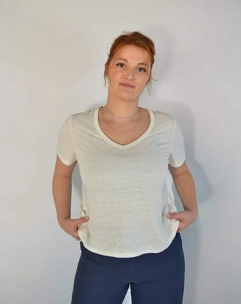 Aatise Aatise Reines Leinen-T-Shirt , V Ausschnitt Zesi, Schnitt Oversize, Weiß, – Produktbild 1 von 4