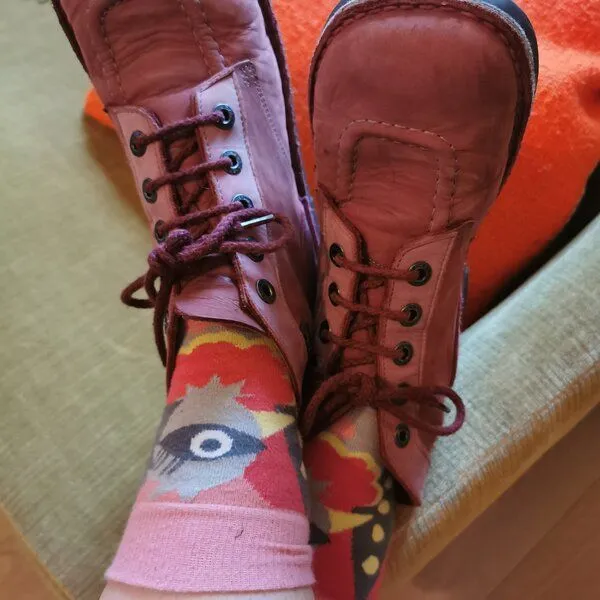 Fräulein Prusselise Fräulein Prusselise Paradies Vogel Socken, grau rosa, pink, bunt gemustert – Produktbild 3 von 4