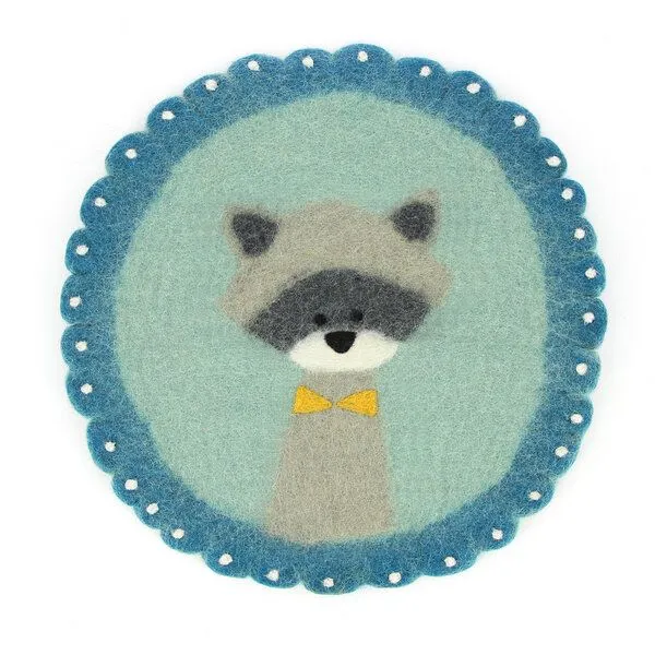 GLOBO Fair Trade GLOBO Fair Trade Sitzkissen /Tischset WASCHBÄR aus Wollfilz – Produktbild 1 von 2