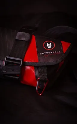 ARTHURKOPF ARTHURKOPF Upcycling Umhängetasche/Gürteltasche mit Fahrradschlauch – Produktbild 1 von 1