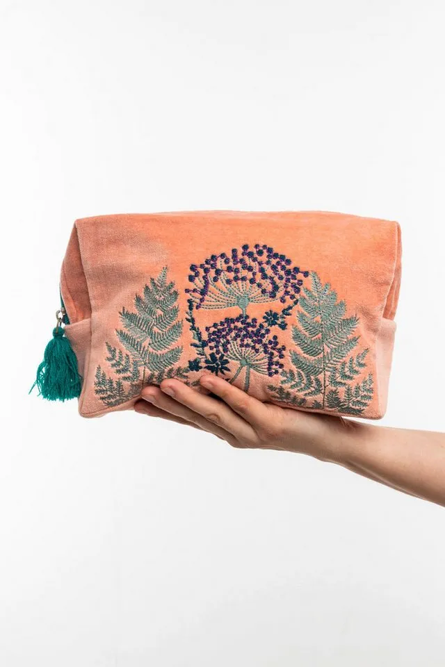 Tranquillo Tranquillo Kosmetiktasche Klein aus Bio-Baumwolle VELVET LEAVES 16x12x7 cm mit Reißverschluss, Samtige Oberfläche mit floraler Stickerei und Quaste, Orange|rosa, – Produktbild 3 von 5