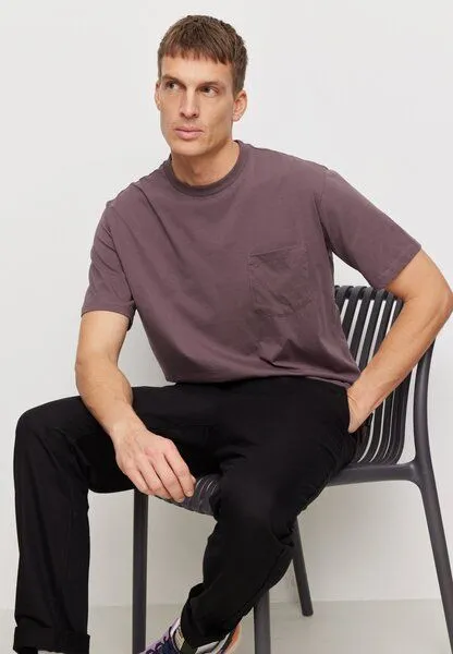 recolution Herren T-Shirt aus Bio-Baumwolle - APOSERIS POCKET - recolution, Dark grape (lila), – Produktbild 1 von 4