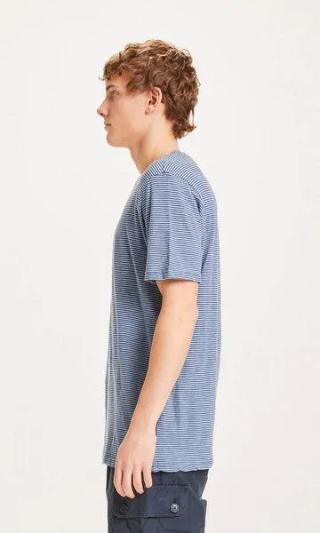 KnowledgeCotton Apparel KnowledgeCotton Apparel T-Shirt - ALDER narrow striped tee - aus Bio-Baumwolle, Blau (dark denim), – Produktbild 2 von 4