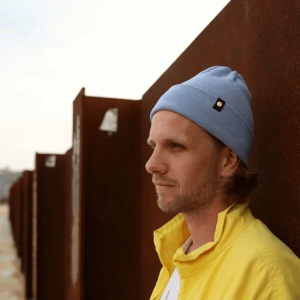 wysf. | what you stand for. wysf. | what you stand for. Mütze, Bio-Baumwolle, Made in Deutschland, Unisex, Feinstrick, Blau (eisblau), – Produktbild 1 von 4