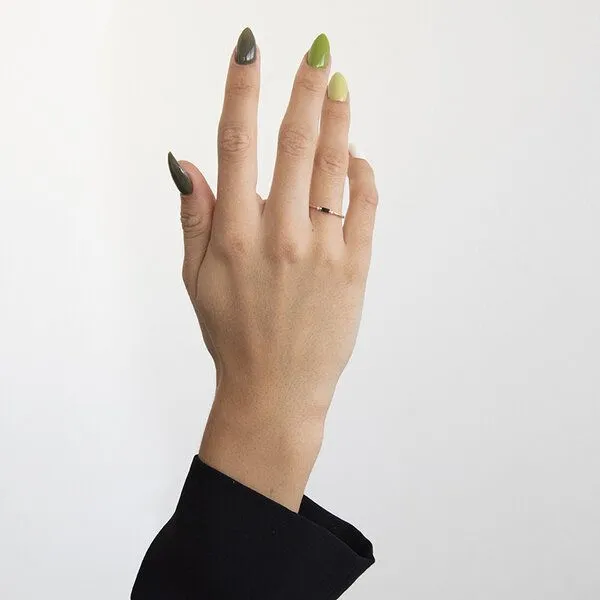 Eppi Eppi Ring mit einem Salt and Pepper in Baguette-Form und Diamanten Isma, Weiss, – Produktbild 2 von 3