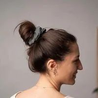 Vresh Clothing Vresh Clothing Ava - Scrunchie aus Biobaumwolle, Tannengrün, – Produktbild 1 von 1