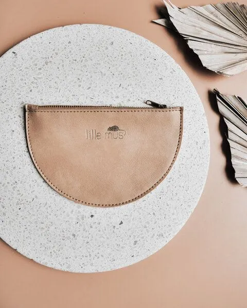 lille mus lille mus Veganes Täschchen 'Halbmond' aus Kunstleder, Beige, – Produktbild 1 von 2