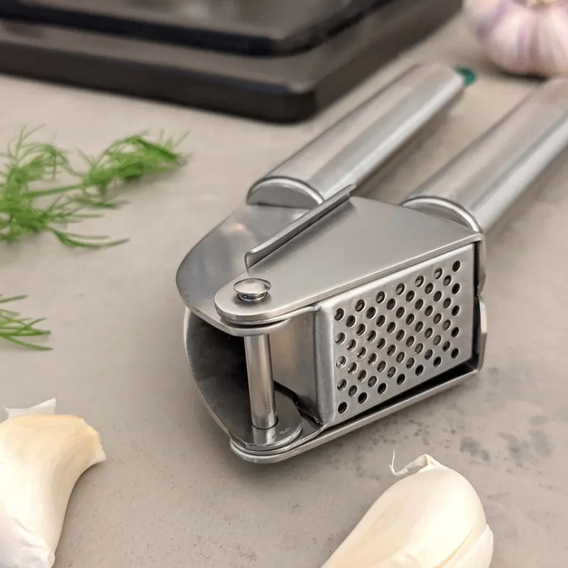 Chefkoch trifft Fackelmann Chefkoch trifft Fackelmann Knoblauchpresse München, 20cm, Edelstahl – Produktbild 2 von 3