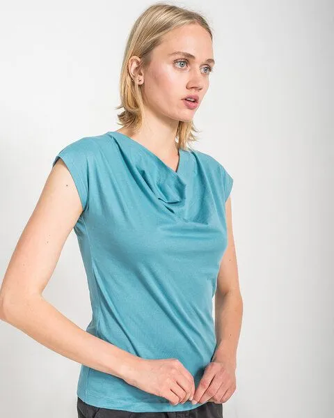 Alma & Lovis Alma & Lovis Shirt mit Wasserfall-Ausschnitt, aus Bio-Baumwolle | Short Cascade, Türkis, – Produktbild 3 von 4