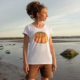 Cmig Cmig Damen T-Shirt Zimtschnecke in weiß – Produktbild 1 von 1