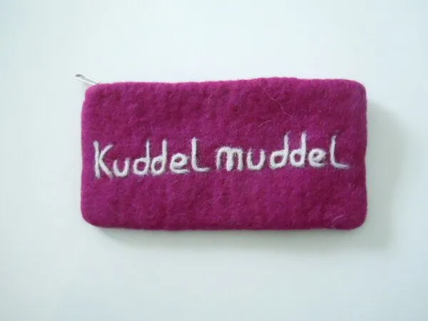 short'n'pietz short'n'pietz handgefilzte Federtasche oder Kosmetiktäschchen mit Reißverschluß, Aubergine, – Produktbild 1 von 2