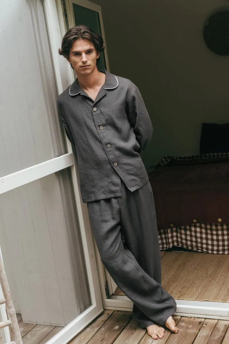 AmourLinen AmourLinen Herren vegan Set Pyjama Klassisch Harry Holzkohle, Dunkelgrau, – Produktbild 2 von 2
