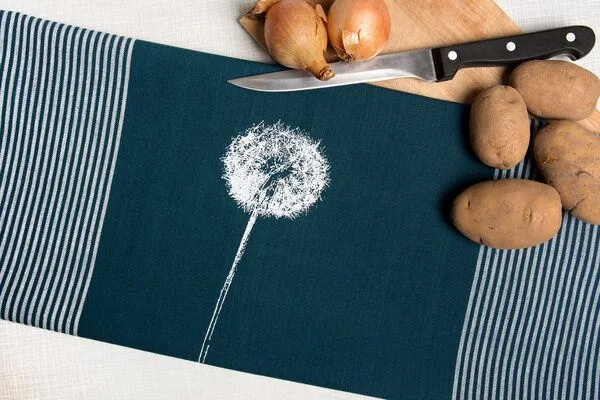 Hirschkind Hirschkind Bio & Fair-Trade-Geschirrtuch "Pusteblume", Petrol, – Produktbild 2 von 4