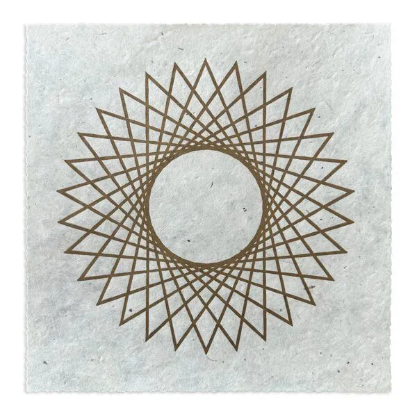 Veskor Cassiopeia Veskor Cassiopeia STERN POLYGON (30/11) Heilige Geometrie Linoldruck | 22 × 22 cm | Gold auf Naturweiß – Produktbild 1 von 4