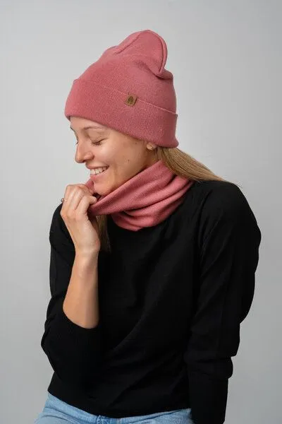 Kopyto Kopyto OPOS – Multifunktionaler Merino-Schlauchkragen aus 100% RWS-Wolle, Rosig, – Produktbild 1 von 5