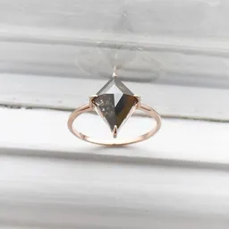 Eppi Eppi Minimalistischer Ring mit Salt and Pepper Diamanten Iban – Produktbild 1 von 1