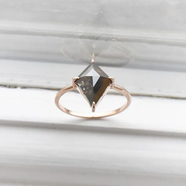 Eppi Eppi Minimalistischer Ring mit Salt and Pepper Diamanten Iban, Gelb, – Produktbild 1 von 4