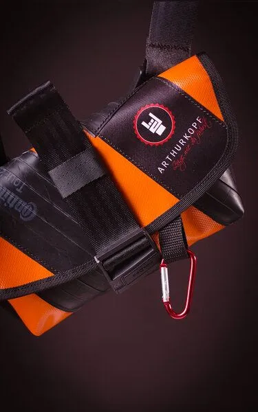 ARTHURKOPF ARTHURKOPF Upcycling Umhängetasche/Gürteltasche mit Fahrradschlauch, Orange, – Produktbild 1 von 4