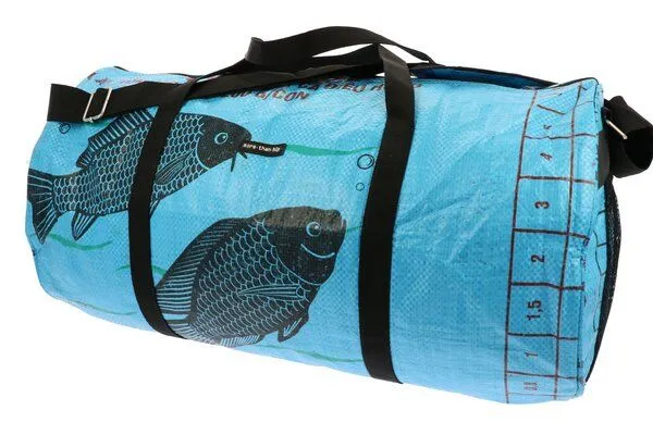 MoreThanHip MoreThanHip Wochenend- oder Sporttasche 40L aus recycelten Zement-oder Tierfuttersäcken - Jumbo, Blau - fisch, – Produktbild 3 von 4