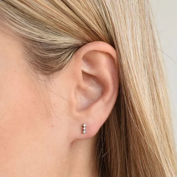 Eppi Eppi Zarte Ohrstecker mit Diamanten Linus, Weiss, – Produktbild 2 von 4