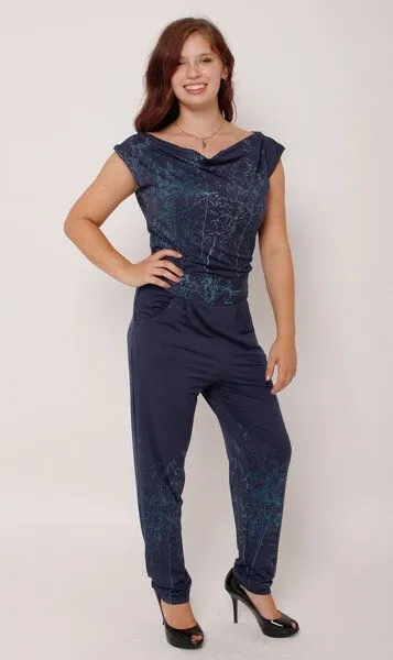 Peaces.bio - handbedruckte Biomode Peaces.bio - handbedruckte Biomode Modal-Edel-Jumpsuit "Gräserzauber", Dunkelblau, – Produktbild 2 von 3
