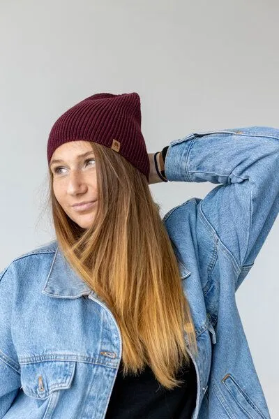 Kopyto Kopyto DEER - Mütze 100% RWS Merinowolle Mulesingfrei, leichte Beanie ohne Umschlag, Unisex, Bordeaux (rot), – Produktbild 2 von 3
