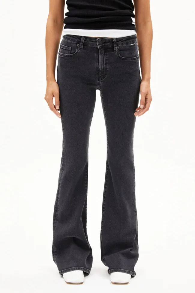 ARMEDANGELS ARMEDANGELS Damen vegan Jeans Flared Anamaa Schwarz Gewaschen, Schwarz, – Produktbild 2 von 2