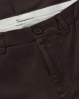 KnowledgeCotton Apparel KnowledgeCotton Apparel Herren vegan Chinohose Chuck Regular Twill Chocolate Torte – Produktbild 1 von 1