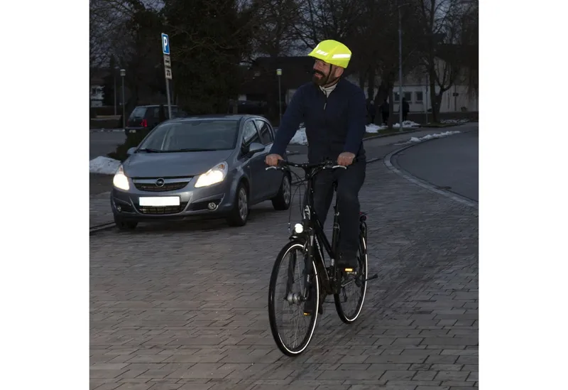 Hama Hama Helmüberzug für Fahrradhelme, reflektierend, wasserabweisend, Neongelb (00095639) – Produktbild 4 von 5