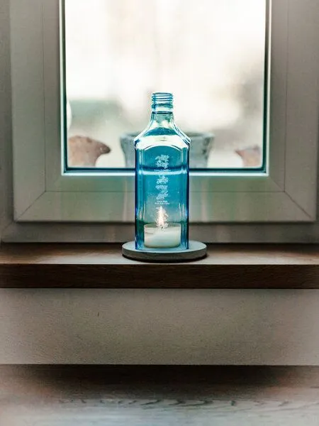 MaBe MaBe WINDLICHT aus der wunderbaren zartblauen Gin Flasche - Bombay, Grau, – Produktbild 3 von 4