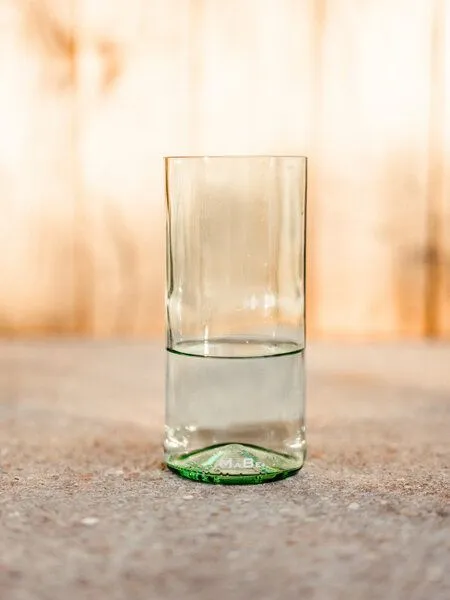 MaBe MaBe Glas 700ml - für den großen Durst - UPCYCLING, Hellgrün, – Produktbild 3 von 4