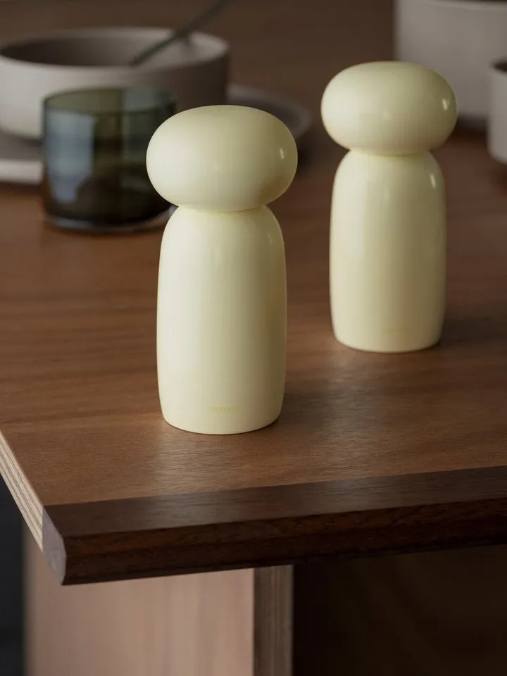 blomus Salz-/Pfeffermühle -MOLI- 2er Set, Gewürzmühlen, Streuer, Mühlenset: aus Holz manuell, FSC-zertifiziertes Eschenholz, Pflegeleicht, S/P Markierung, Gelb, – Produktbild 4 von 4
