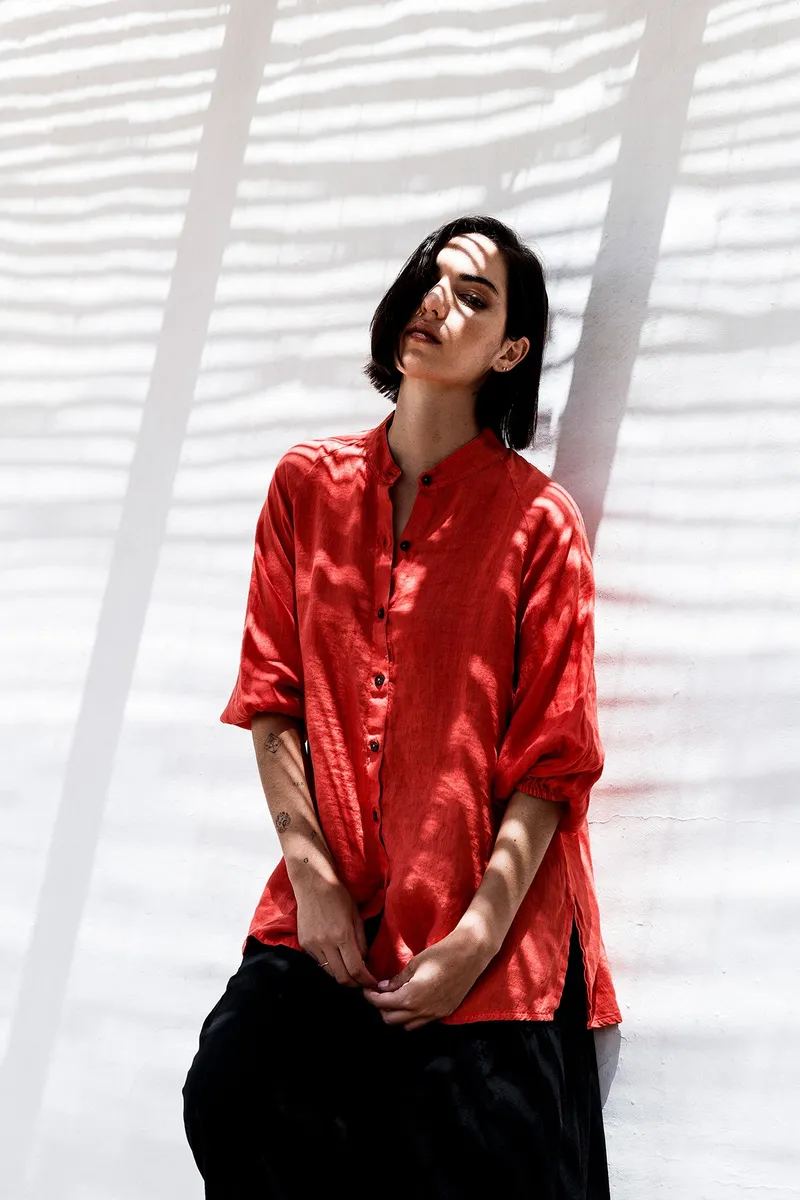 RAVENS VIEW IBIZA RAVENS VIEW IBIZA Damen vegan Leinenhemd Mei Radiant Red, Rot, – Produktbild 1 von 2