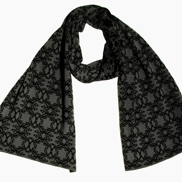 LANARTO slow fashion LANARTO slow fashion Schal Muster 'Kranz' zweifarbig gestrickt aus mulesingfreier Merinowolle, Schwarz, – Produktbild 1 von 3