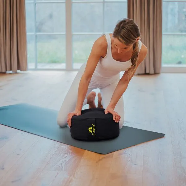 Yosana Yosana Yogakissen XL, 35cm rund, Meditationskissen mit Deutscher Bio-Dinkelspelzen Füllung, Schwarz, – Produktbild 2 von 4